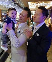 Jun 07, 2021 · 早在今年4月，現年41歲的藝人胡杏兒誕下幼子liam，相隔兩個月，胡杏兒以「形象大使」身份為上海一個歷史悠久的護膚品牌活動而亮相。今次邀請她擔任形象大使的廣告商很有誠意，在對方的打動下，樂意提早開工，今天的護膚品活動便是自己復工後的首個任務。 èƒ¡æå„¿è€å…¬æŽä¹˜å¾·å¸¦å„¿å­å‡ºå¸­èšä¼š Brendanå±è‚¡æ‰­æ‰­è¶…å¯çˆ± é›ªèŠ±æ–°é—»