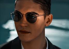 Izobrazhenieto Mozhe Da Sdrzha 1 Chovek Slnchevi Ochila I Blizk Plan In 2020 Hot Hero Hero Hero Daddy
