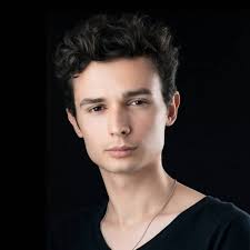 Fun fact: The small island of Java (🔴) has more population than all of  Russia (🔵)