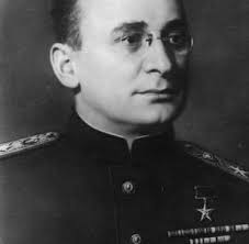 Łatwo znajdziesz w naszej bazie wypracowań to, czego szukasz w wielu ujęciach. Konferencja W Jalcie Roosevelt Z Zainteresowaniem Przeglada Sie Osobnikowi Stojacemu Obok Stalina I Pyta Generalissimusa