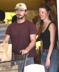 Шайа лабаф / shia labeouf. Shia Labeouf And Girlfriend Mia Goth Grocery Shopping At Gelson S Market 02 23 14 Lipstick Alley