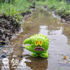 會幫你撿到無數寶貝的可愛怪獸 2019的財運就靠牠了 jubi 鉗君 crab claw kun 玩具人toy people news big girl toys vinyl toys monster toys