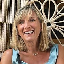 Angela Mooney (@AngieMooon)