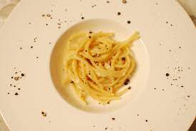 A questo punto togliere il misurino ed infilare gli spaghetti nel buco del misurino senza. Spaghetti Cacio E Pepe Ricetta Per Bimby E Arrivato Un Amico In Cucina