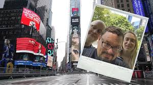 Jobbar på sveriges radio, filt och så knegar jag lite extra åt andra skojiga medier. Kotkfcyrpzbigm