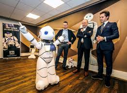 D'hoossche gustaaf (merelbeke (munte)), ingegeven door marcel aelterman bekaert (mechelen), ingegeven door bekaert richard authuys of houthuys (vilvoorde grimbergen), ingegeven door dequand Zora Bots Breidt Familie Uit Met Chinese Robot Oliver Oostende Hln Be
