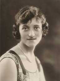 Renee Mallory's Instagram, Twitter & Facebook