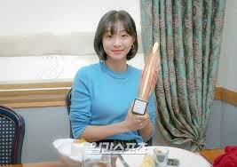 대형 포털사이트에는 '93년생 김다'까지만 검색해도 관련 추측글들이 쏟아지고 있고, 일부 네티즌은 박수홍의 여자친구를 찾기 위해 혈안이 되어 있는 모습까지 보이고 있다. ì·¨ì¤'í† í¬ ê¹€ë‹¤ë¯¸ ë°±ìƒ å¥³ì‹ ì¸ìƒ ìˆ˜ìƒìž í˜¸ëª… ì§„ì§œ ì–¼ë–¨ë–¨í–ˆë‹¤