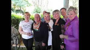 Manifestazione al consolato della federazione russa. Cori Partigiani Al Consolato Russo Di Milano Youtube