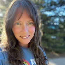 Laura Stiller's Instagram, Twitter & Facebook