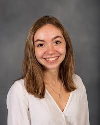 Senior Issue: Chloe Domingues