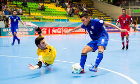 ประวัติฟุตซอล คำว่า ฟุตซอล มีรากศัพท์มาจากภาษาสเปนหรือโปรตุเกส ที่ว่า futbol หรือ futebol และภาษาสเปนหรือฝรั่งเศสเรียกคำว่า indoor เป็นคำว่า sala เมื่อนำมา. à¸›à¸£à¸°à¸§ à¸• à¸ à¸¬à¸²à¸Ÿ à¸•à¸‹à¸­à¸¥