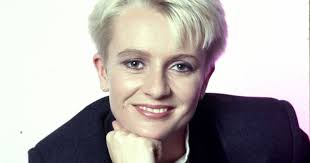 Maybe you would like to learn more about one of these? Sophie Davant La Coupe Courte La Plus Celebre Du Paf De 1990 A Maintenant Puretrend