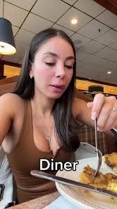 Sunday Diner Experience: Delicious Pancakes and More