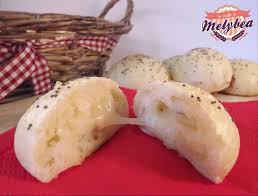 Deliziosi panini al formaggio, morbidi bocconcini di pane semplici e gustosi per un aperitivo o un brunch originale e pieno di bunumore ! Panini Al Formaggio Con Lievito Madre