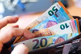 Es gibt etliche regelungen, ab wann eine hundehaftpflicht abgeschlossen werden sollte. Ehrliche Finderin Gibt Geldbeutel Mit Mehreren Hundert Euro Ab Gundelfingen Badische Zeitung