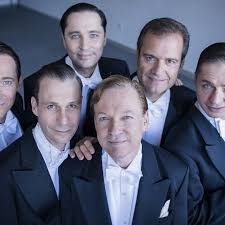 Jula 2008, oko 23 sata i 15 minuta počinju vanredne vesti , prve među srpskim televizijama. Fotoalbum Berlin Comedian Harmonists