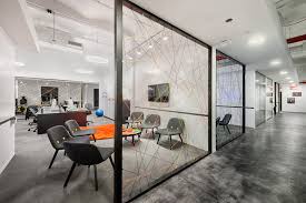 Spotify New York Office Ny Spotify S Social Media Savvy Virtual Streaming Network For Online Music Ha With Images Modern Office Space Office Design Office Interior Design