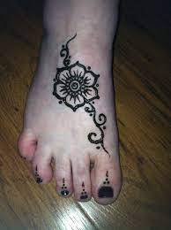 Pin By Arielle Callahan Sword On Henna Foot Henna Simple Henna Tattoo Henna Tattoo Designs