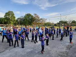 Dari segi tenaga pengajar pula, mereka tidak mempunyai latihan ataupun latihan formal yang mencukupi dalam. Sekolah Pendidikan Khas Ipoh