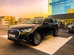 Die rückbank bietet platz für drei personen und lässt sich serienmäßig um 130 millimeter längs verschieben, ihre dreifach geteilten lehnen sind in sieben stufen neigungsverstellbar. Presentation Du Nouveau Audi Q3 Au Maroc