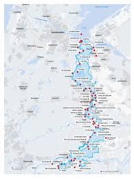 Deze verdedigingslinie, aangelegd tussen 1815 en 1940, bestond uit een 85 km lange strook land die zo'n 40 cm onder water kon worden gezet. Kaart Nieuwe Hollandse Waterlinie Nieuwe Hollandse Waterlinie