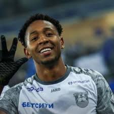 Brayan Gil brilla con doblete en Rusia