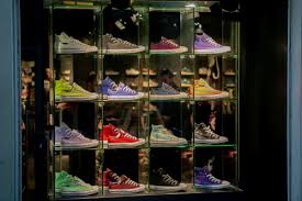 To ensure the game is successful and enjoyed by all, be mindful of the questions asked and the audience present. 5 Style Tips To Update Your Shoe Game Addicted
