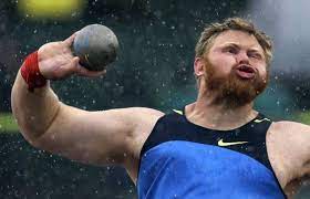 Create a funny photo to shake your friends now! 20 Funniest Sports Faces Oddee Shot Put Sports Humor Funny Facial Expressions
