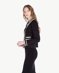 Découvrez le tissu dentelle de calais® brunelle noir, d'une qualité exceptionnelle et de renommée internationale, réalisez vos belles robes de mariées. Veste Dentelle