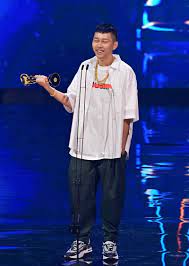 Jun 11, 2021 · 防彈少年團作為「歌手」回歸最單純的舞台：串燒自己的歌曲 bts room live 獻唱溫暖粉絲的心！ kpop 2021年6月11日 星期五09:17 mijimin 11 不跳舞的防彈還能. Mmeqts2gnhnwpm