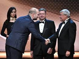 Az iparkamara elnöke szerint nagyon sok cég fog bedőlni, a munkaerőpiac összeomlik, de a katafizetés felfüggesztését nem csak a taxisokra fogják kiterjeszteni. Parragh Laszlo Szegyenletes De Lassan Romania A Vetelytarsunk 24 Hu