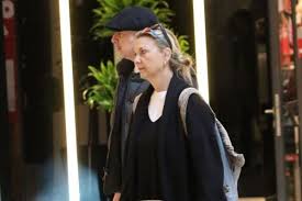 Γαμοσ, βαπτιση, διακοσμηση απο το 1959. Petros Filippidhs Plhsiazei H Wra Twn E3hghsewn Nees Kataggelies Bomba Kai To Bary Oikogeneiako Klima In Gr