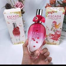 Cherry in the air is available as 30, 50 and 100 ml eau de toilette with 100 ml body lotion. Mr13 De Parfums Escada Cherry In The Air For Women 100ml Facebook