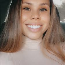 Lea Ingram's Instagram, Twitter & Facebook