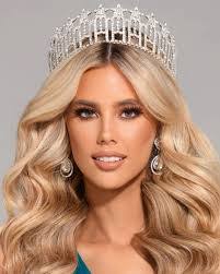 Ashley Hamby's Instagram, Twitter & Facebook