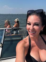 Where my girls at? Let's plan a Real Estate Agent/Boater/girls day