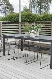 Essecke Im Freien Garten Gestalten Gartenmobel Schlichtes Design Garten Gestalten Gartensessel Moderne Gartenentwurfe