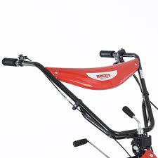 Hecht 7100 osazený koly (volitelné příslušenství). Hecht 7100