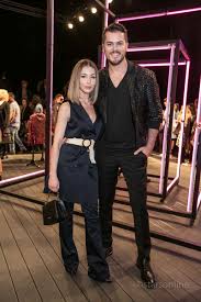 Mickael carreira e laura figueiredo confirmaram que vão ser pais de uma menina. Brincadeira Entre Laura Figueiredo E Mickael Carreira Acaba Em Pontos Numa Perna Stars Online