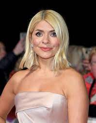 The lovely tv presenter has jumped ship to host the voice on the bbc, alongside judges including jessie j, and philip schofield is now hosting the celebrity ice skating talent show with christine bleakley. Dancing On Ice Fans Loved Holly Willoughby S Pastel Coloured Gown