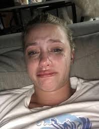 𝙄'𝙢 𝙨𝙞𝙣𝙜𝙡𝙚 𝙖𝙣𝙙 𝙝𝙤𝙣𝙚𝙨𝙩𝙡𝙮... 𝙄 𝙝𝙖𝙩𝙚 𝙞𝙩. 𝙏𝙞𝙧𝙚𝙙  𝙤𝙛 𝙘𝙧𝙮𝙞𝙣𝙜 𝙖𝙡𝙤𝙣𝙚 𝙖𝙩 𝙝𝙤𝙢𝙚 𝙬𝙞𝙩𝙝𝙤𝙪𝙩 𝙖𝙣𝙮𝙤𝙣𝙚 𝙩𝙤  𝙩𝙖𝙡𝙠 𝙩𝙤. 𝙄 𝙟𝙪𝙨𝙩 𝙬𝙖𝙣𝙩 𝙨𝙤𝙢𝙚𝙩𝙝𝙞𝙣𝙜 𝙜𝙤𝙤𝙙, 𝙄  𝙗𝙧𝙚𝙖𝙠 𝙢𝙮 𝙝𝙚𝙖𝙧𝙩 ...