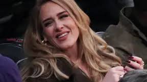 Krásná Adele se vrací na světová pódia, na její koncert se dostanete bez  koruny