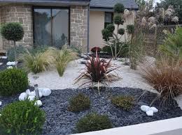 Travaux De Creation De Jardin Dans Le 56 Guillemin Paysagiste Creation Jardin Amenagement Jardin Devant Maison Parterre De Fleurs