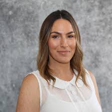 Sarah Neale's Instagram, Twitter & Facebook