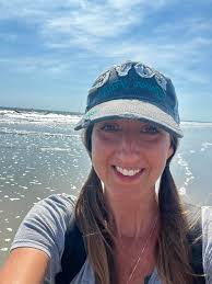 Meet your other hostess!! Hi friends! 👋 I'm Rochelle Ledbetter, and I'm so  excited to be one of your hostesses for this amazing wellness party! I'm a  wife and proud mama to