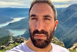 El hermano de Vicente Vallés: trabaja en la tele y aficionado del Atleti