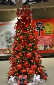 Christmas Tree Decorated With All Red Ornaments Commercial Christmas Decorator Chr Christmas Decorations Beautiful Christmas Trees Christmas Tree Decorations