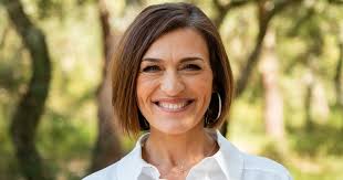 Bustos: Fátima Lopes apresenta livro na Radiolândia