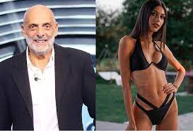 Non si ferma il gossip su una delle storie d'amore che sta facendo impazzire il web, quella tra paolo brosio e maria laura de vitis, tra presunti tradimenti e colpi di scena. Chi E Maria Laura De Vitis Fidanzata Segreta E Bellissima Di Paolo Brosio Del Gf Vip Foto